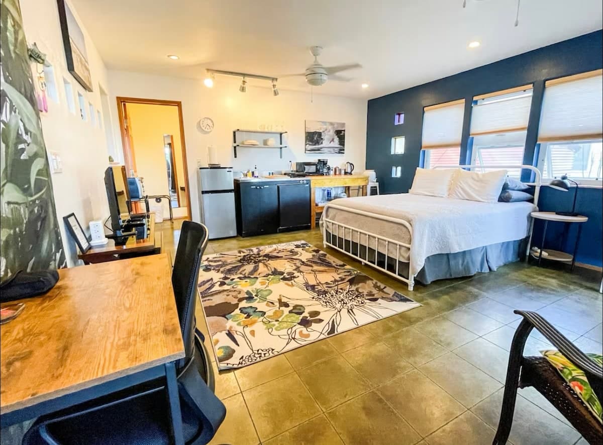Home in Pahoa · ★4.82 · Studio · 1 bed · 1 private bath - Photo 1