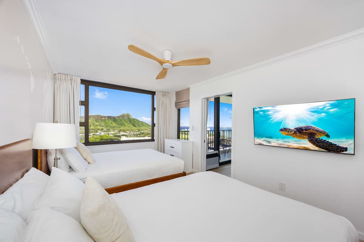 Condo in Honolulu · ★4.84 · 1 bedroom · 3 beds · 1 private bath - Photo 1