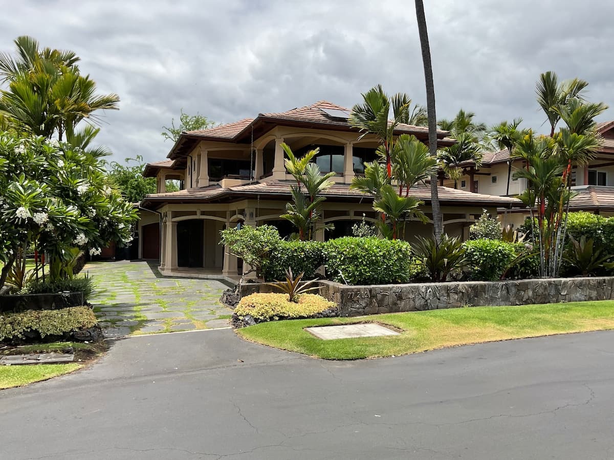 Home in Kailua-Kona · ★4.93 · 4 bedrooms · 7 beds · 5.5 baths - Photo 4
