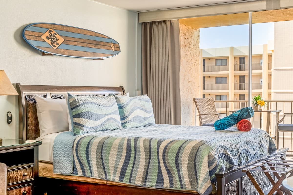 Condo in Lahaina · ★4.98 · Studio · 2 beds · 1 bath - Photo 3