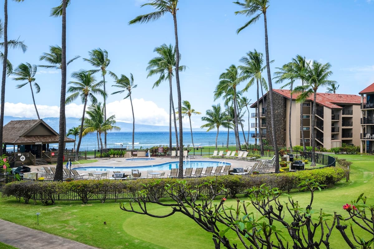 Condo in Lahaina · ★4.92 · 2 bedrooms · 4 beds · 2 baths - Photo 1