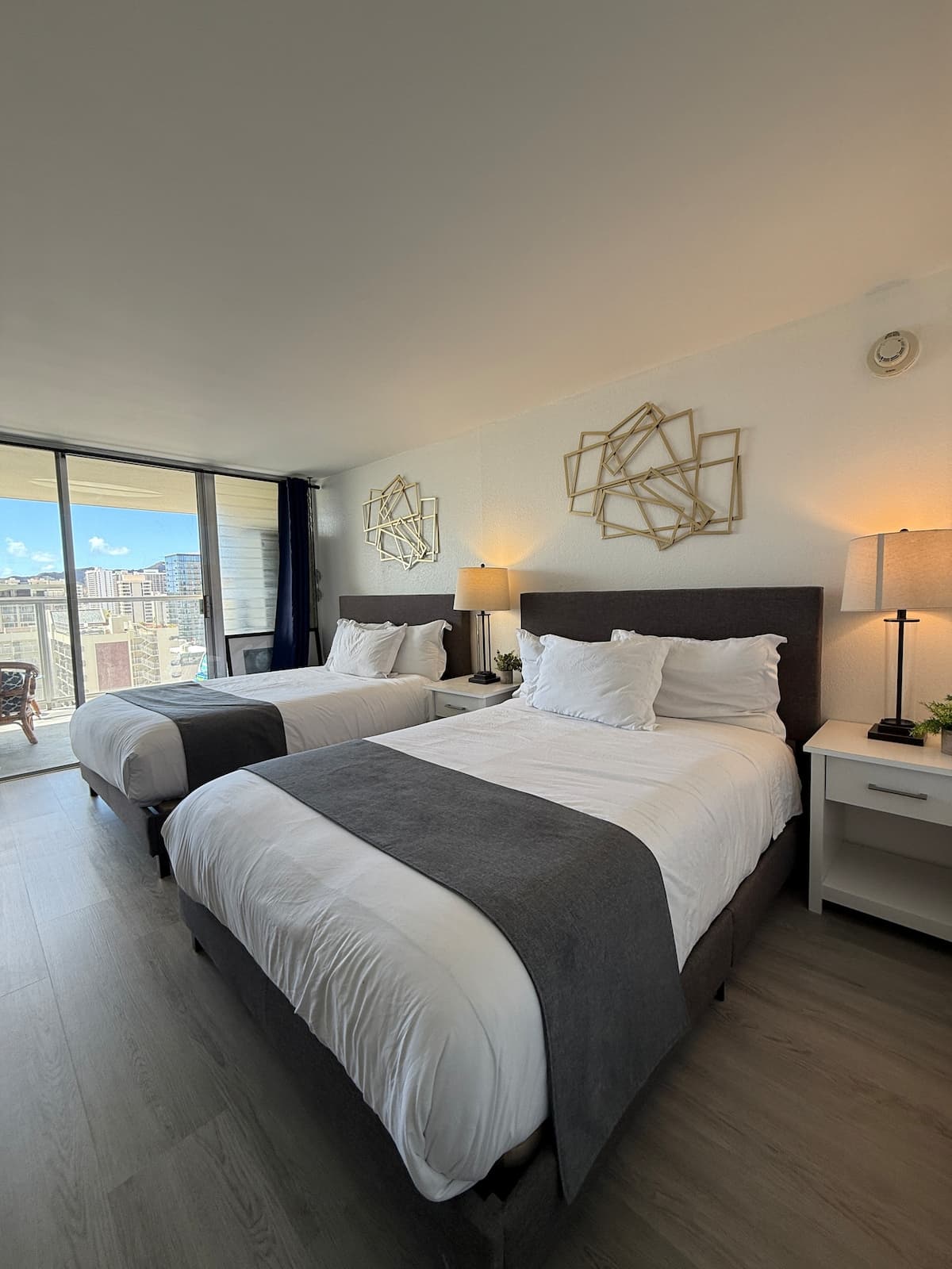 Condo in Honolulu · ★4.74 · Studio · 2 beds · 1 private bath - Photo 1