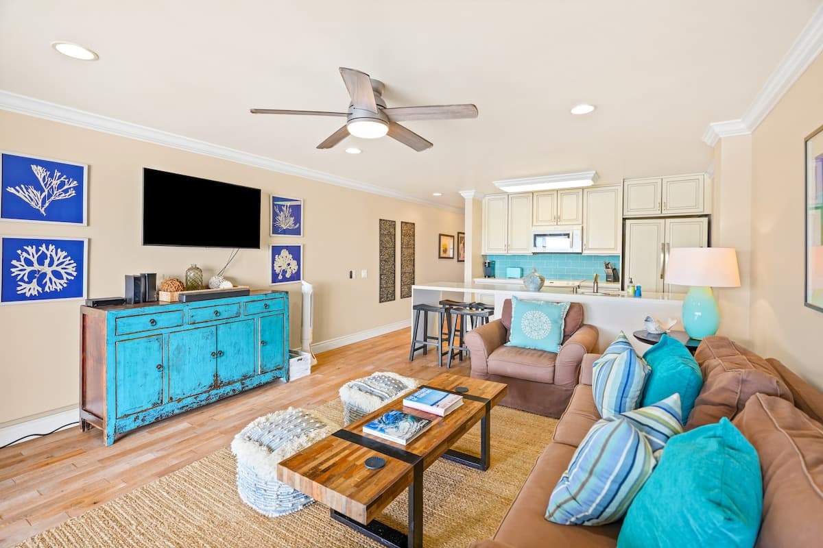Oceanfront Oasis Steps to Beach + Private Balcony - Photo 4