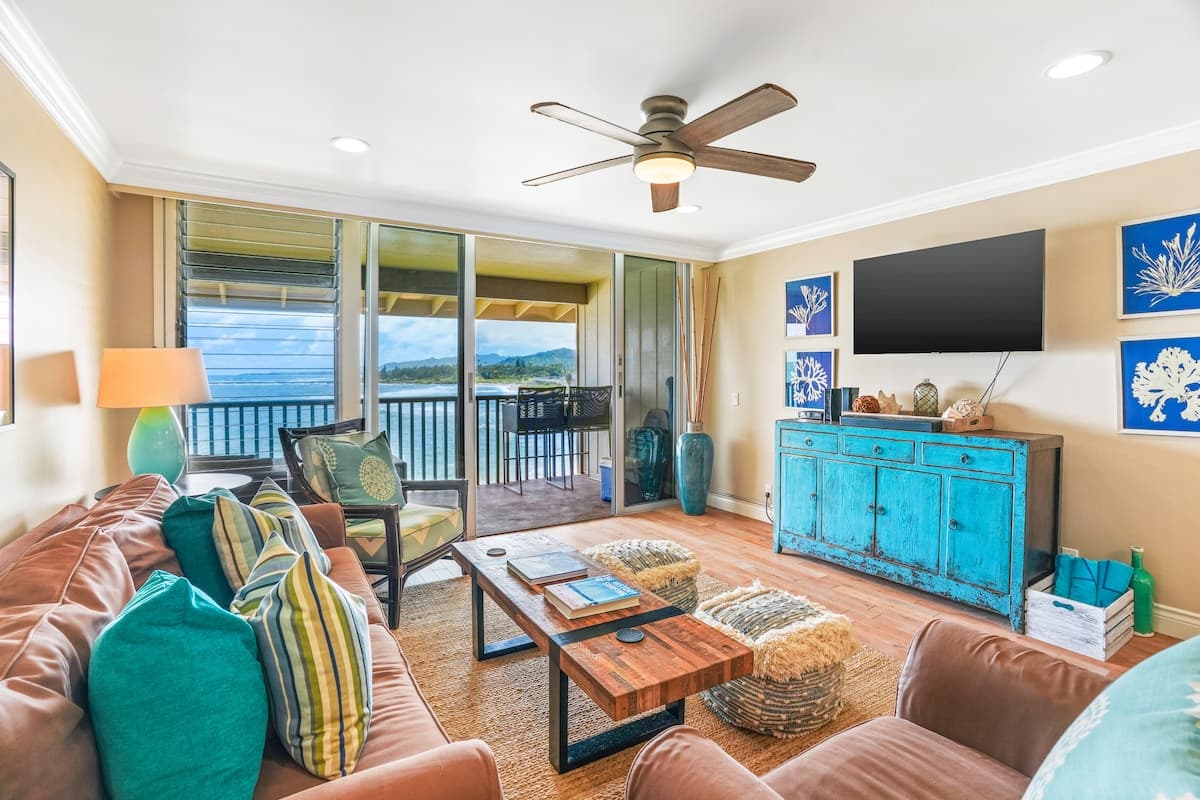 Oceanfront Oasis Steps to Beach + Private Balcony - Photo 2