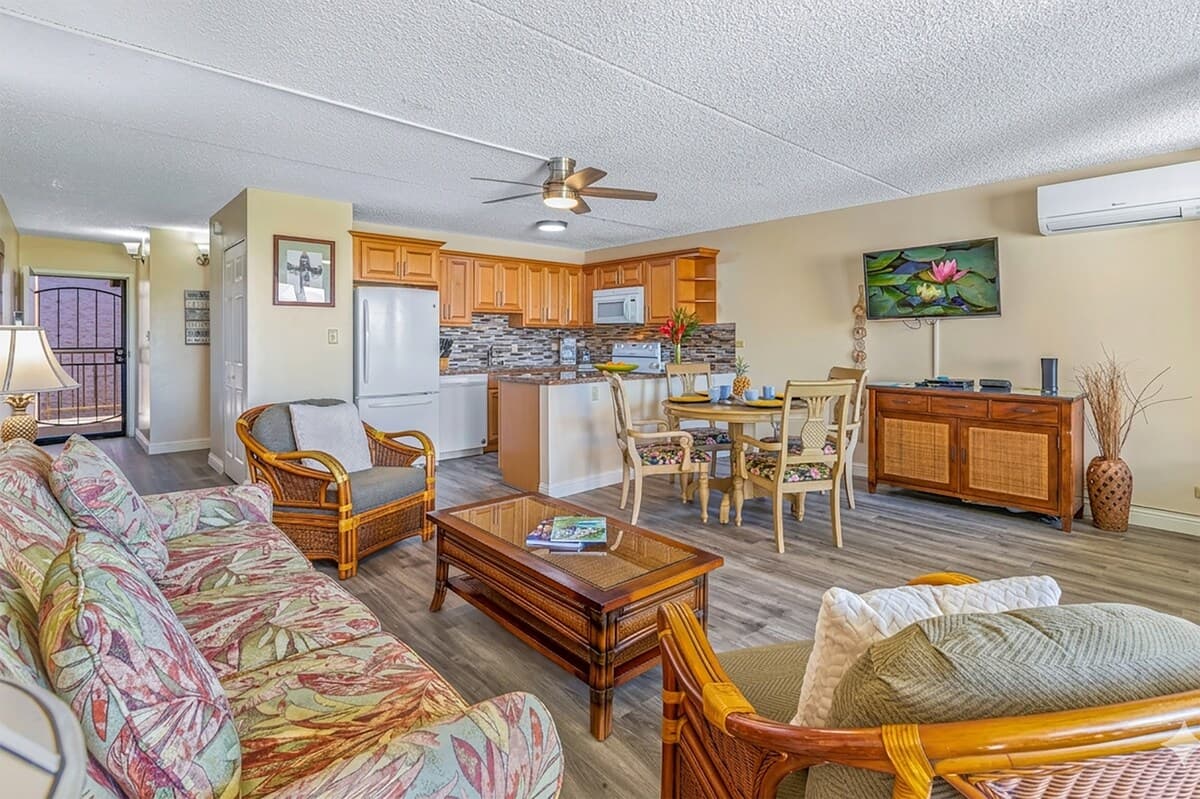 Condo in Kihei · ★4.79 · 1 bedroom · 2 beds · 1 bath - Photo 2