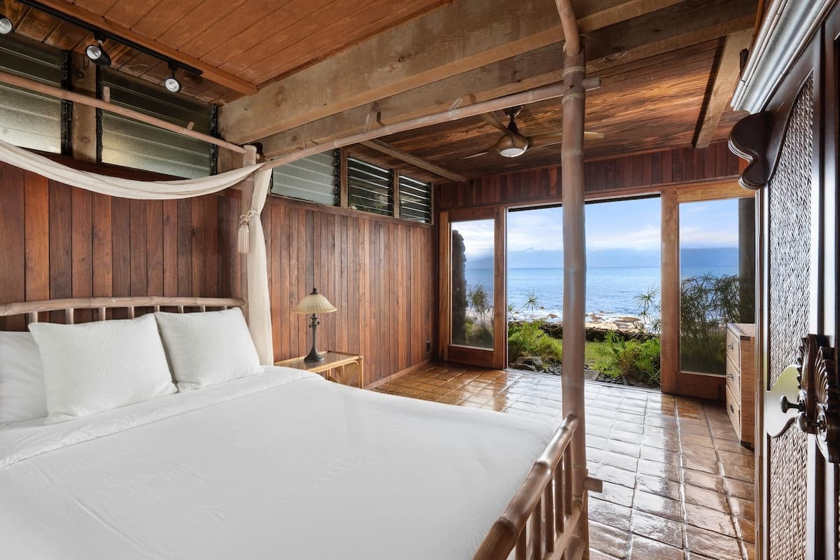 Home in Lahaina · ★4.83 · 5 bedrooms · 5 beds · 4 baths - Photo 2