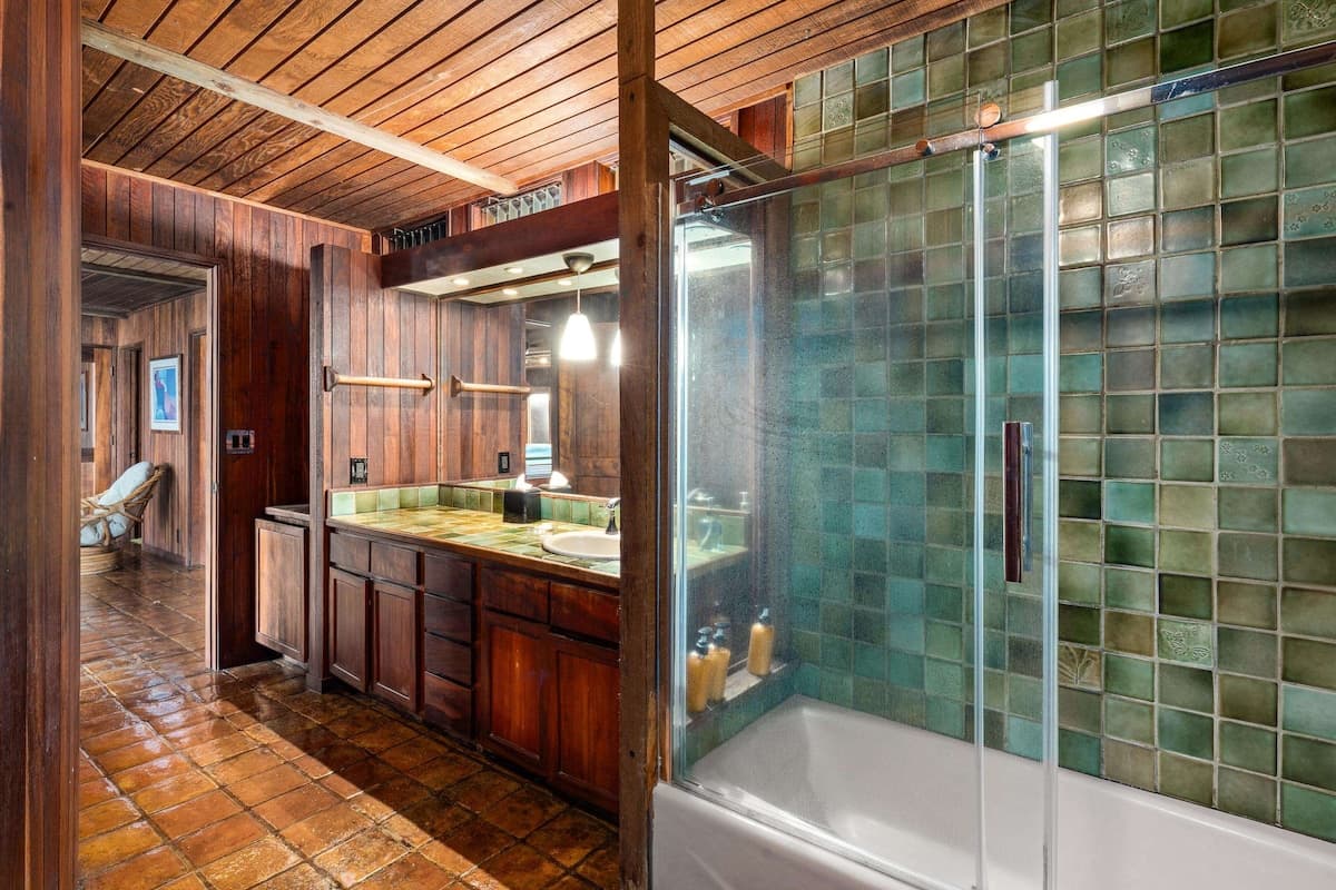 Home in Lahaina · ★4.83 · 5 bedrooms · 5 beds · 4 baths - Photo 5