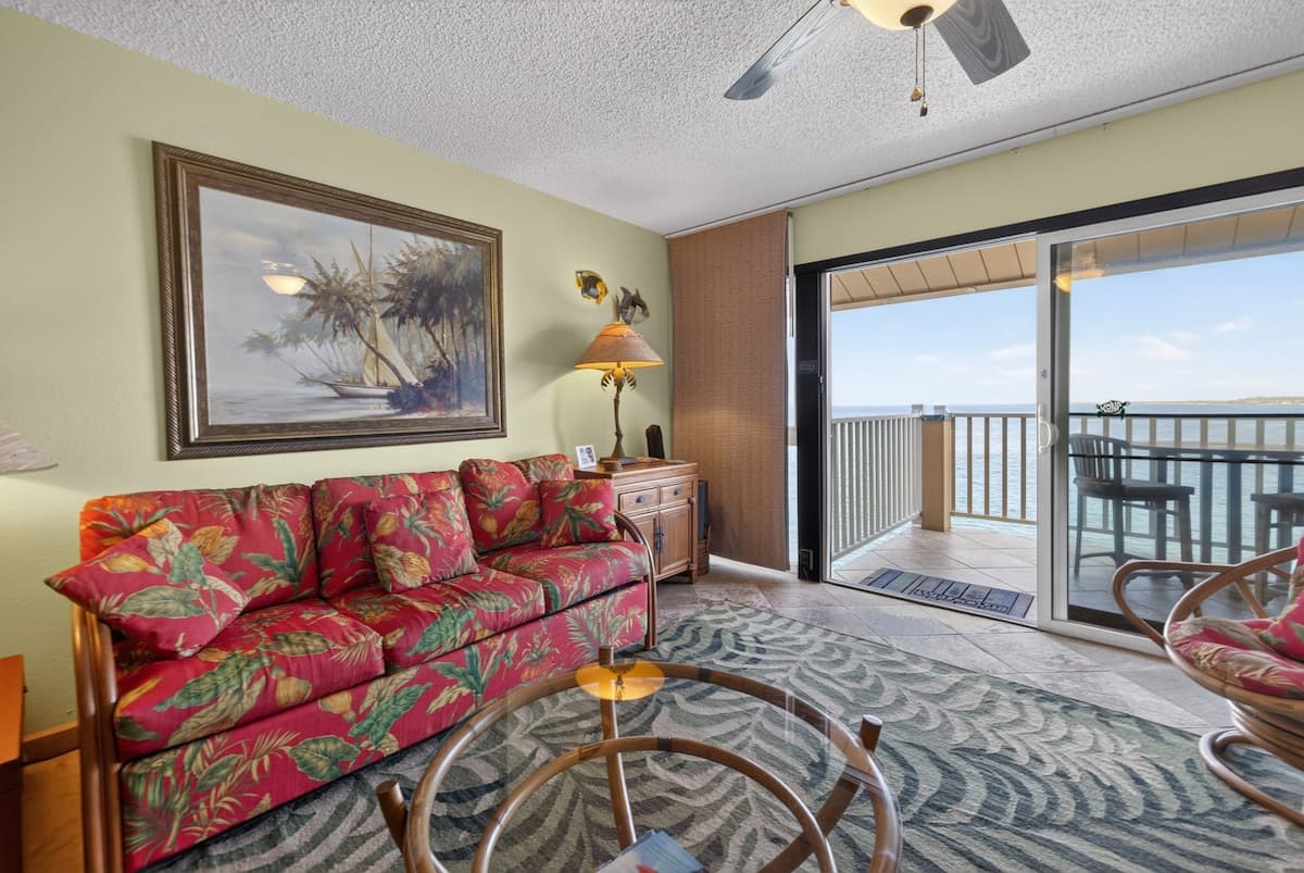 Condo in Kailua-Kona · ★4.98 · 1 bedroom · 4 beds · 1 bath - Photo 3