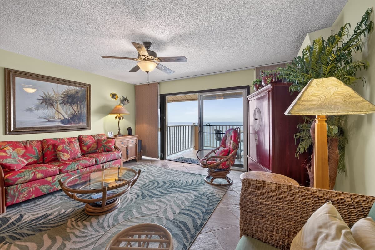 Condo in Kailua-Kona · ★4.98 · 1 bedroom · 4 beds · 1 bath - Photo 5