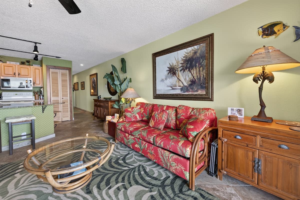 Condo in Kailua-Kona · ★4.98 · 1 bedroom · 4 beds · 1 bath - Photo 4