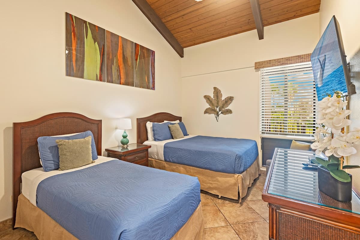 Condo in Kihei · ★4.84 · 2 bedrooms · 4 beds · 2 private baths - Photo 2