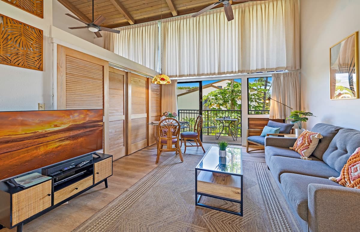 Condo in Wailuku · ★4.81 · 2 bedrooms · 4 beds · 2 private baths - Photo 3