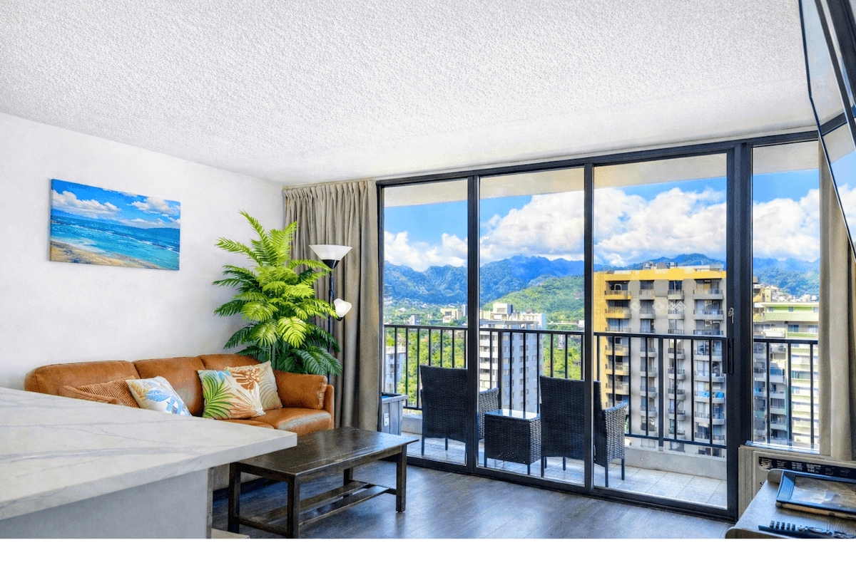 Condo in Honolulu · ★4.84 · 1 bedroom · 2 beds · 1 private bath - Photo 2
