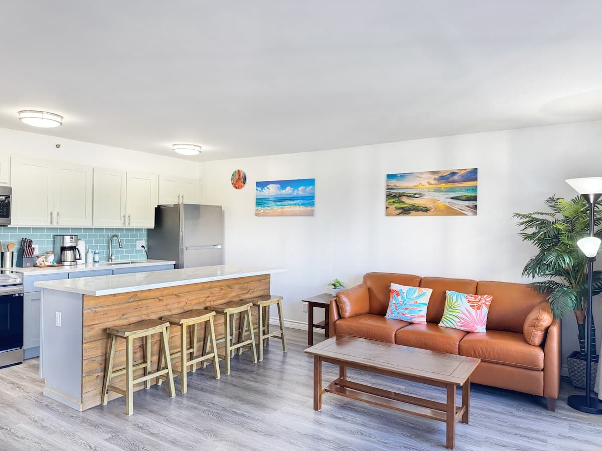 Condo in Honolulu · ★4.84 · 1 bedroom · 2 beds · 1 private bath - Photo 4