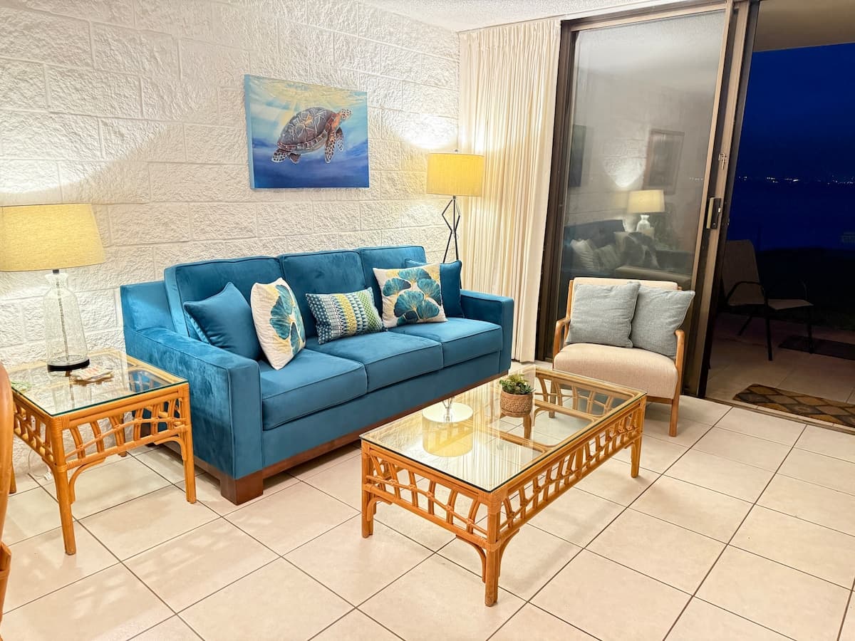 Condo in Wailuku · ★4.94 · 2 bedrooms · 3 beds · 2 baths - Photo 1