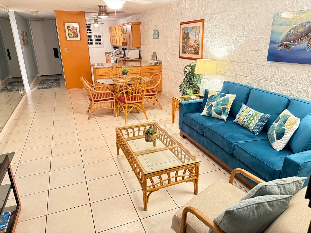 Condo in Wailuku · ★4.94 · 2 bedrooms · 3 beds · 2 baths - Photo 5