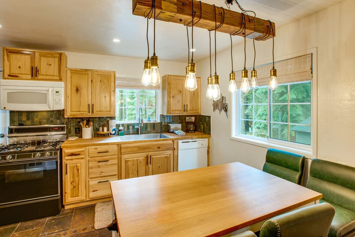 Cozy Cabin w/ Gas Fireplace, 8 Mi to Heavenly - Photo 5