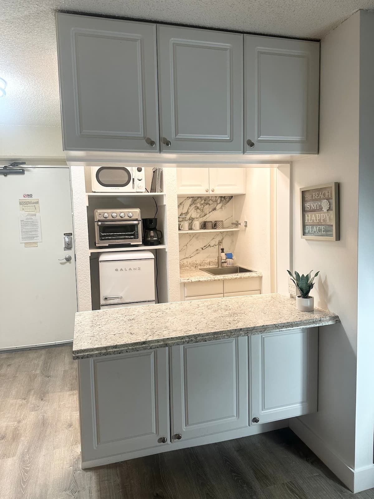 Condo in Honolulu · ★4.76 · Studio · 1 bed · 1 private bath - Photo 4