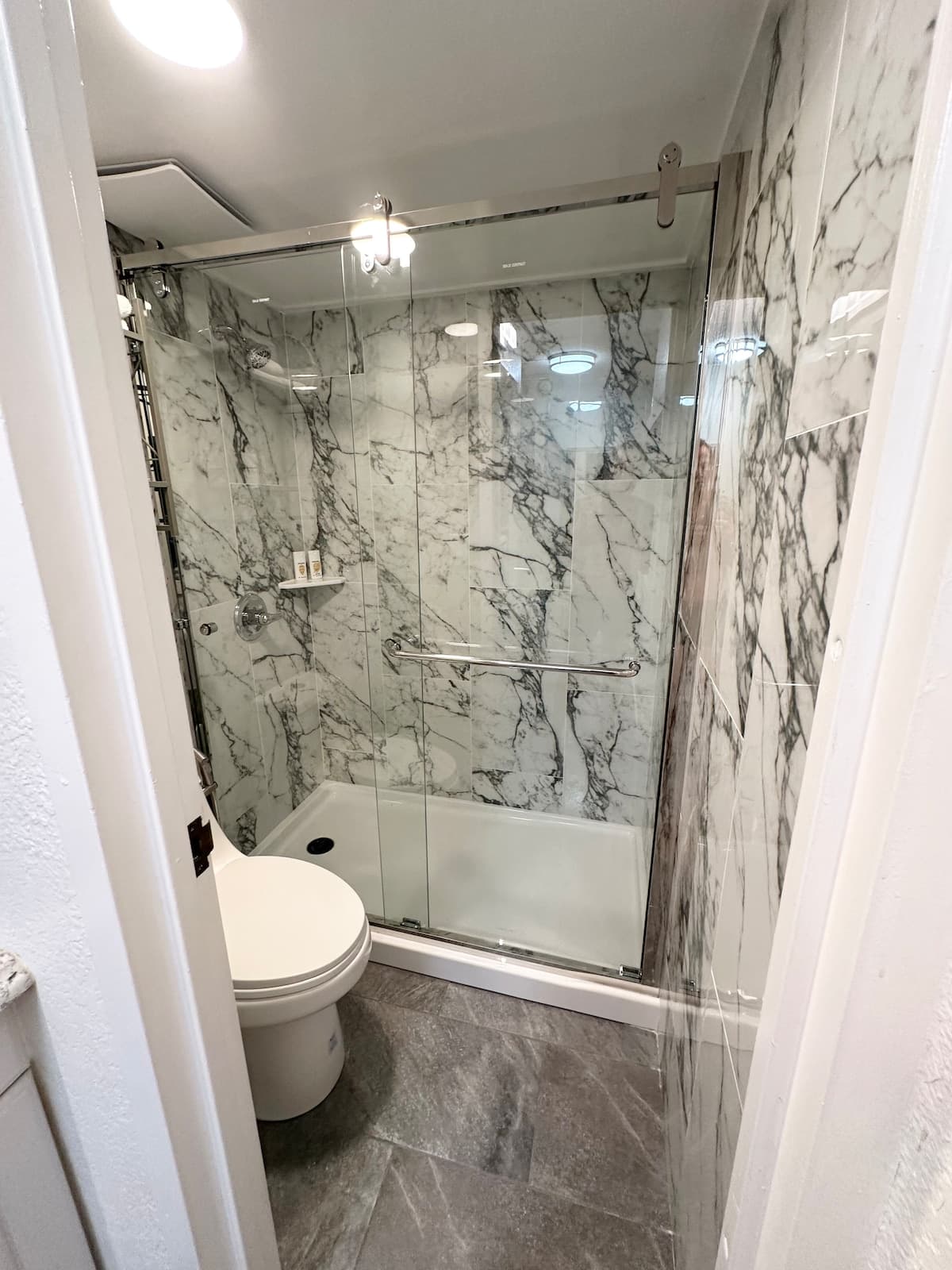 Condo in Honolulu · ★4.76 · Studio · 1 bed · 1 private bath - Photo 3