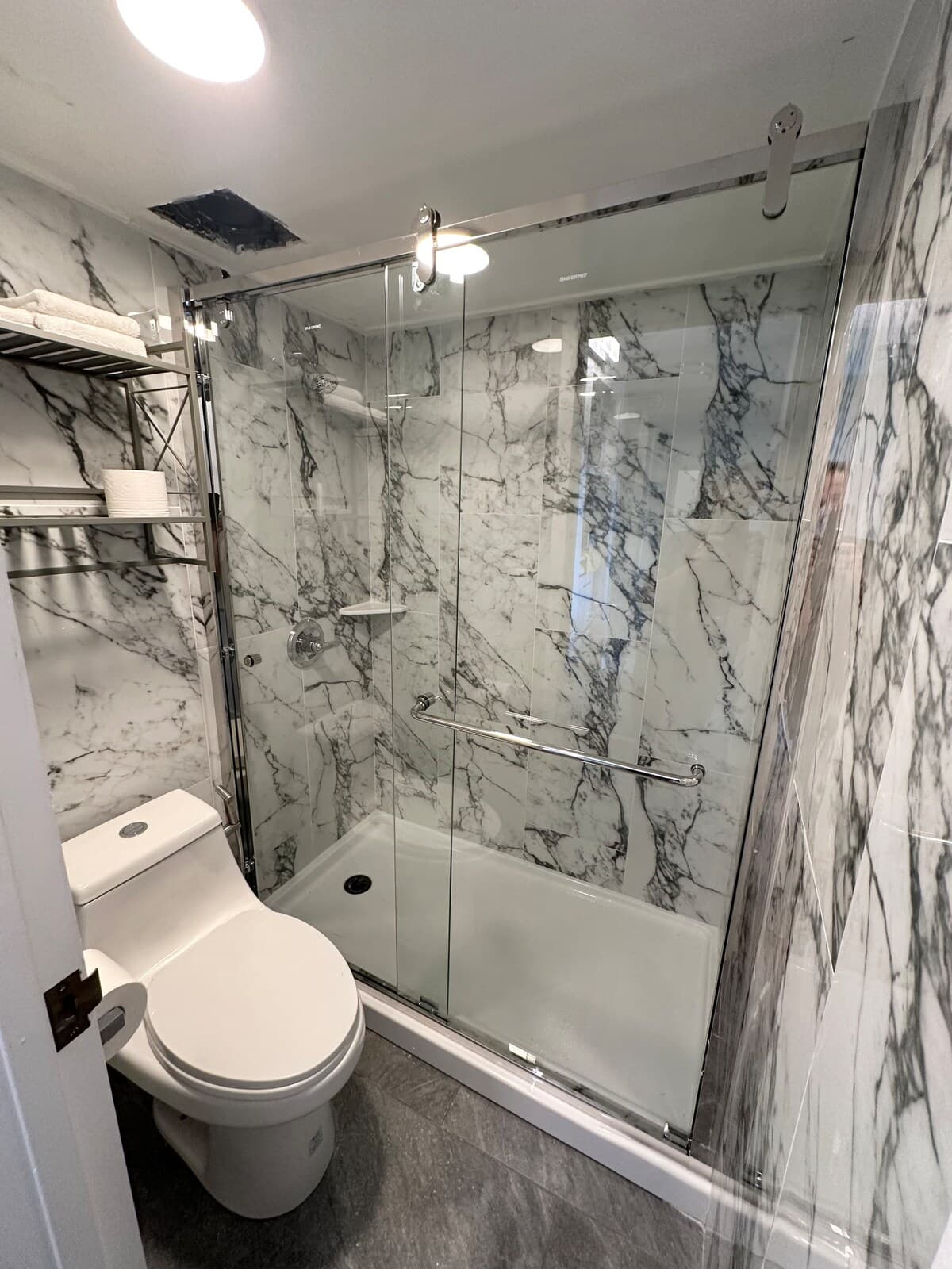 Condo in Honolulu · ★4.76 · Studio · 1 bed · 1 private bath - Photo 2