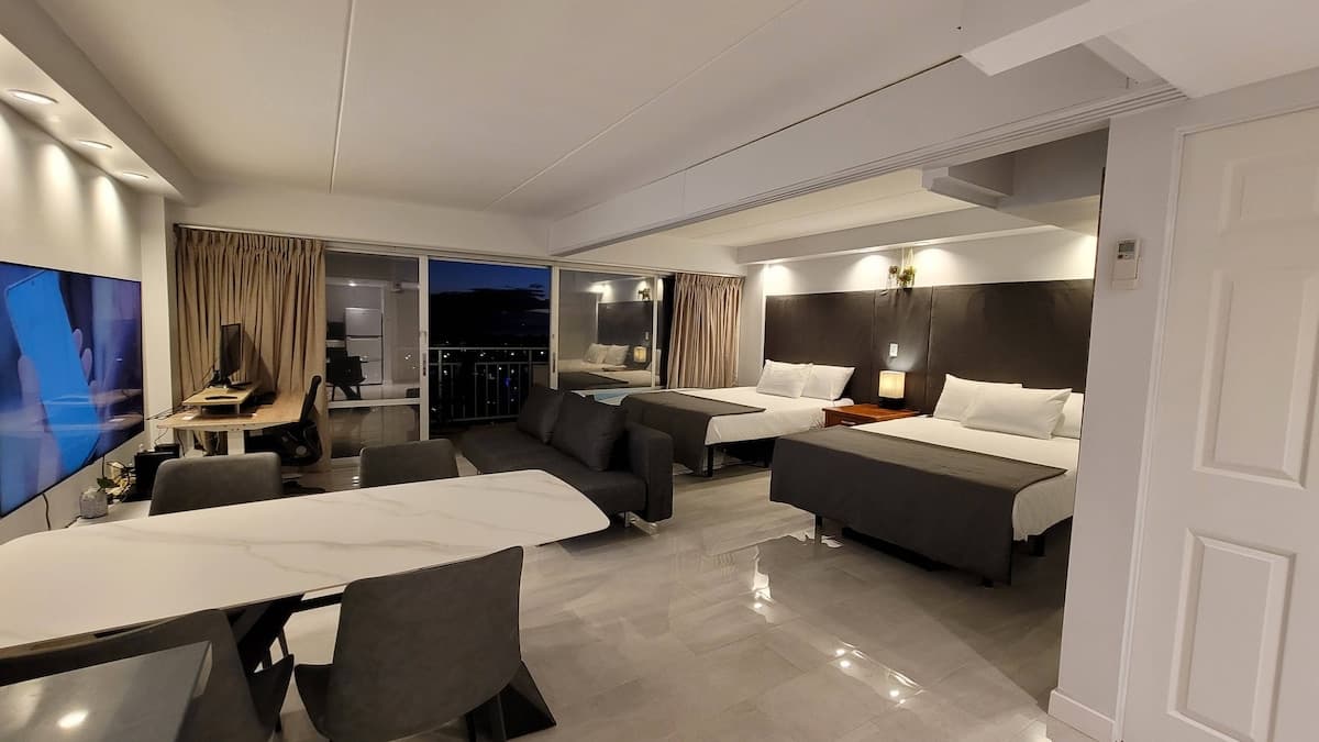 Condo in Honolulu · ★4.75 · Studio · 2 beds · 1 private bath - Photo 2