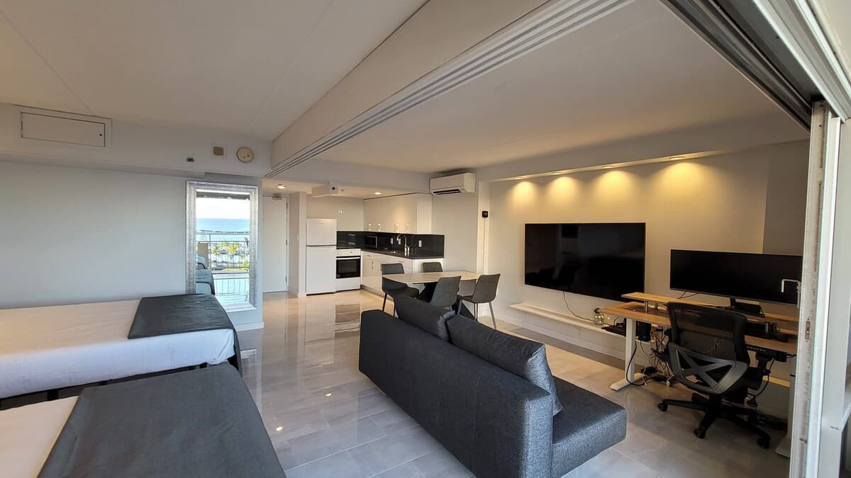 Condo in Honolulu · ★4.75 · Studio · 2 beds · 1 private bath - Photo 1
