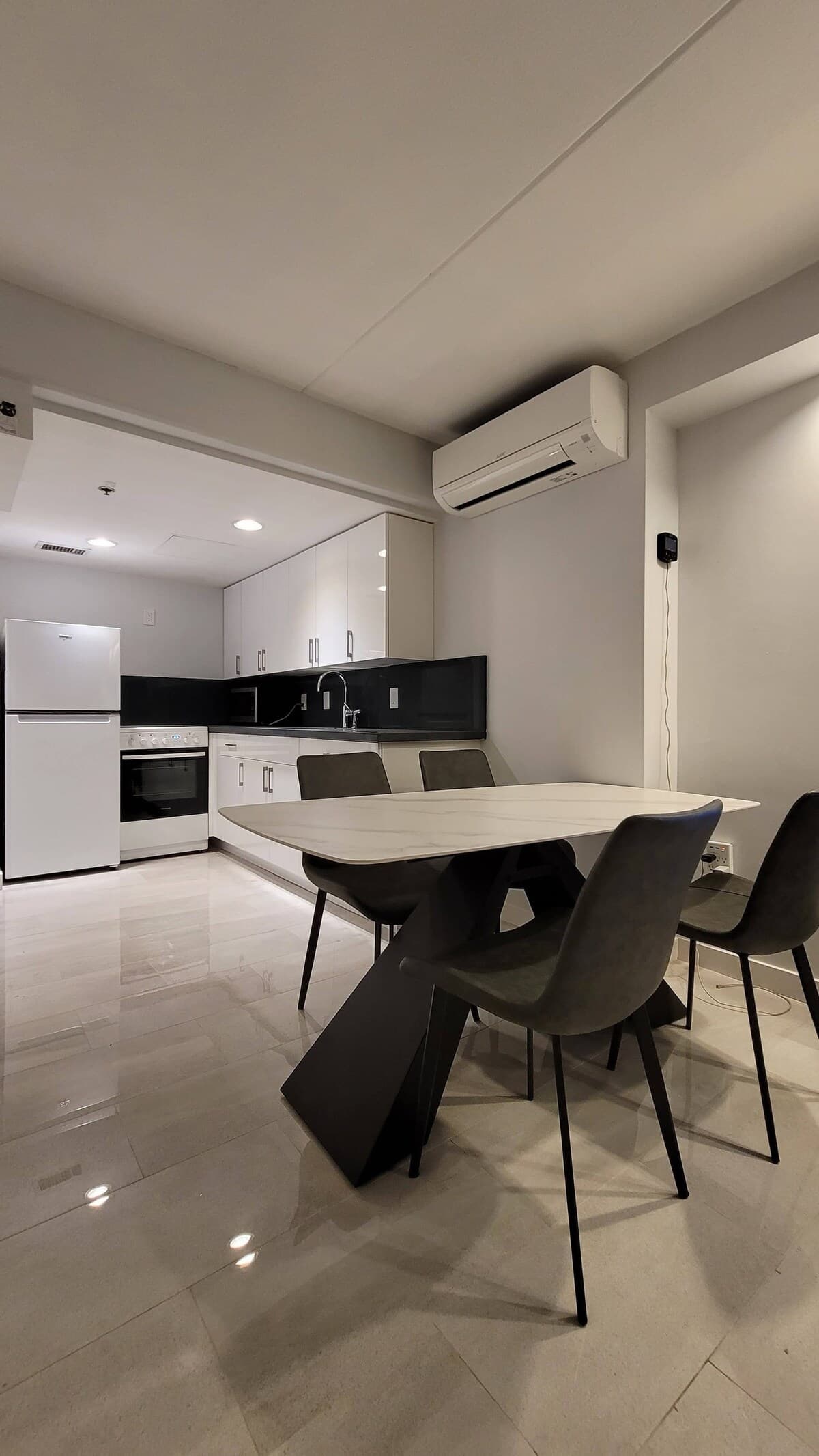 Condo in Honolulu · ★4.75 · Studio · 2 beds · 1 private bath - Photo 5