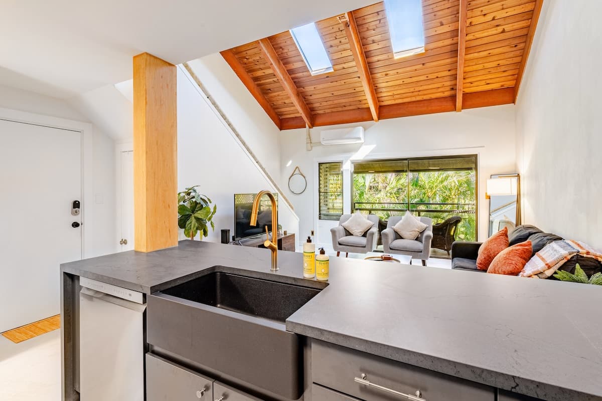 Newly Renovated 2BR Loft · Beach Walk · Pool & Spa - Photo 3