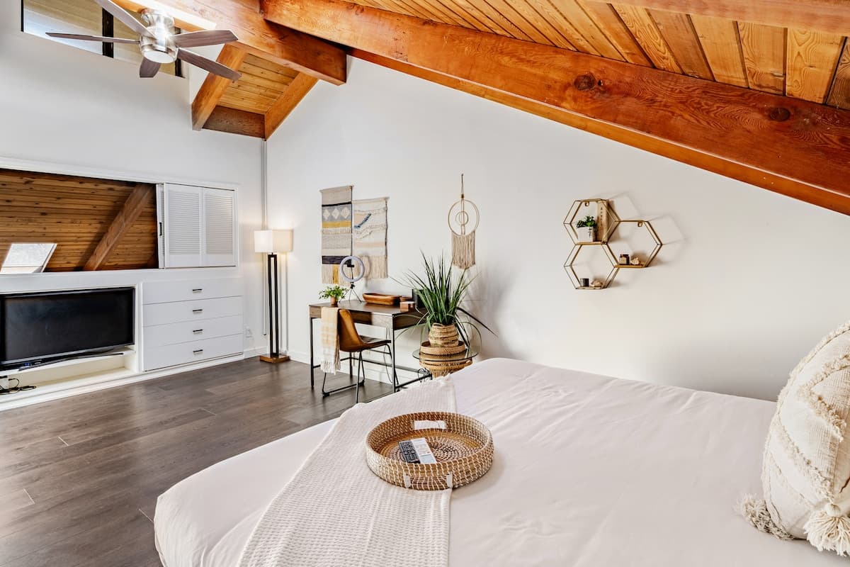 Newly Renovated 2BR Loft · Beach Walk · Pool & Spa - Photo 5