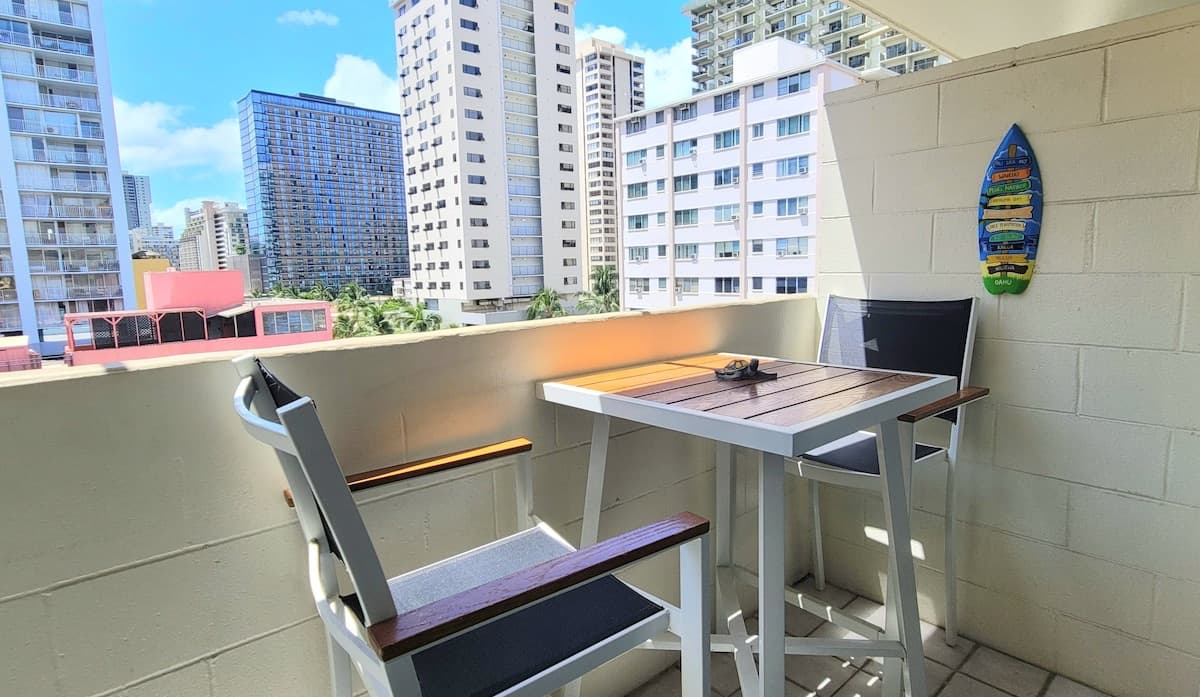 Condo in Honolulu · ★4.83 · Studio · 1 bed · 1 private bath - Photo 3