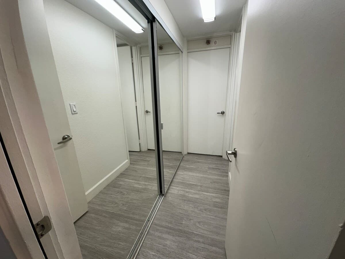 1 BR Apt In Waikiki with Canal & Mountain View - Photo 3