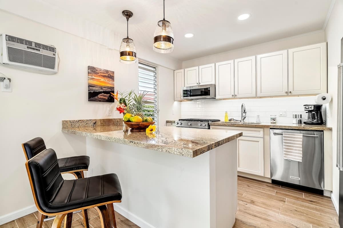 Condo in Kailua-Kona · ★4.82 · 1 bedroom · 1 bed · 1 bath - Photo 4