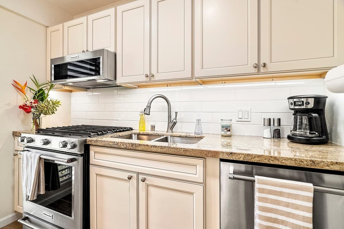 Condo in Kailua-Kona · ★4.82 · 1 bedroom · 1 bed · 1 bath - Photo 5
