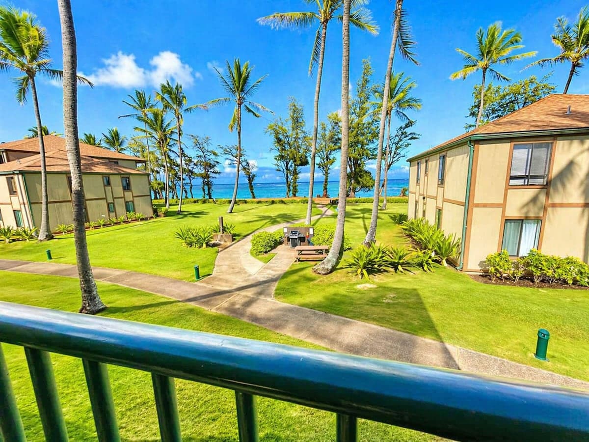 Condo in Kapaa · ★4.62 · 1 bedroom · 2 beds · 1 shared bath - Photo 1