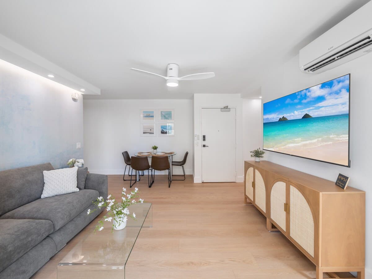 Condo in Honolulu · ★4.9 · 3 bedrooms · 4 beds · 2 private baths - Photo 3