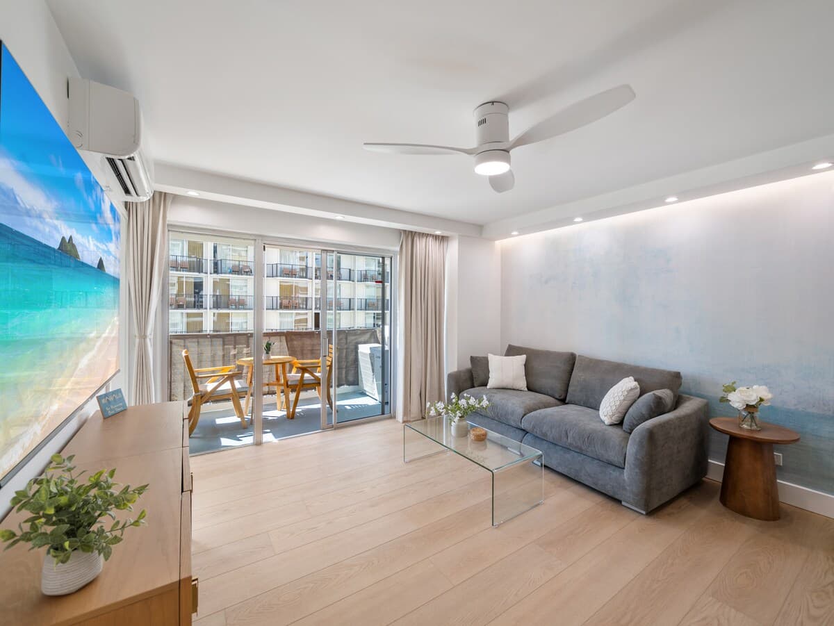 Condo in Honolulu · ★4.9 · 3 bedrooms · 4 beds · 2 private baths - Photo 5
