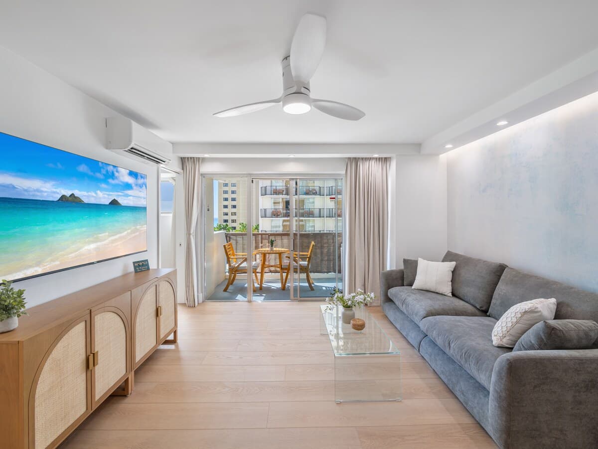Condo in Honolulu · ★4.9 · 3 bedrooms · 4 beds · 2 private baths - Photo 4