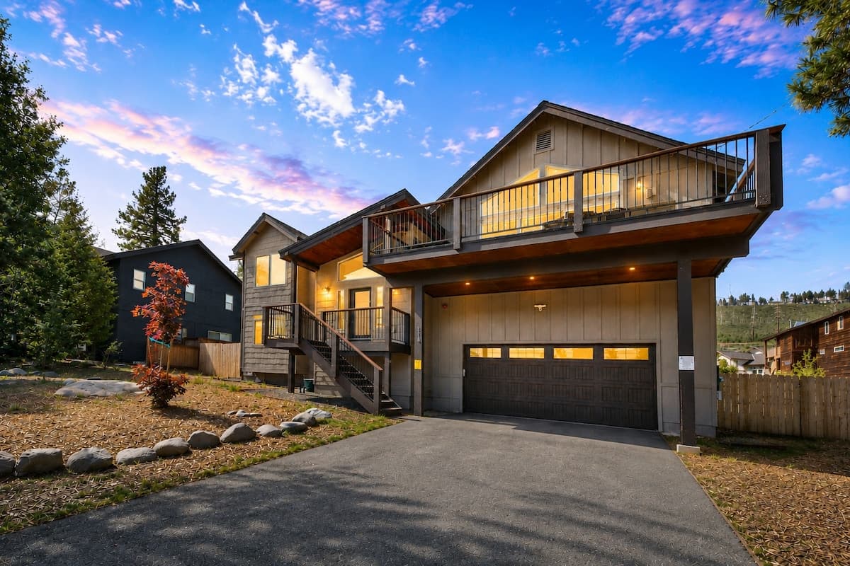 Mountain Home w/ Hot Tub, Game Room & AC - Photo 1