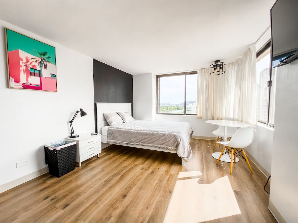 Condo in Honolulu · ★4.74 · Studio · 1 bed · 1 private bath - Photo 1