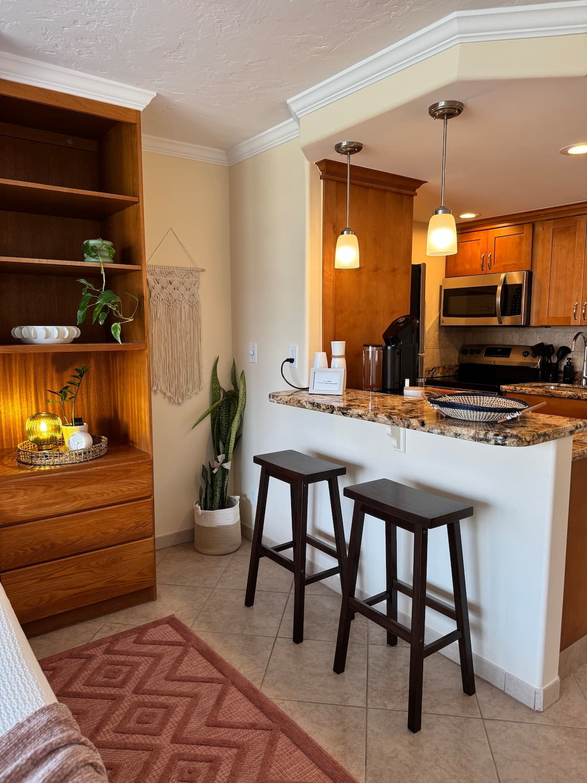 Condo in Lahaina · ★4.93 · Studio · 1 bed · 1 bath - Photo 3