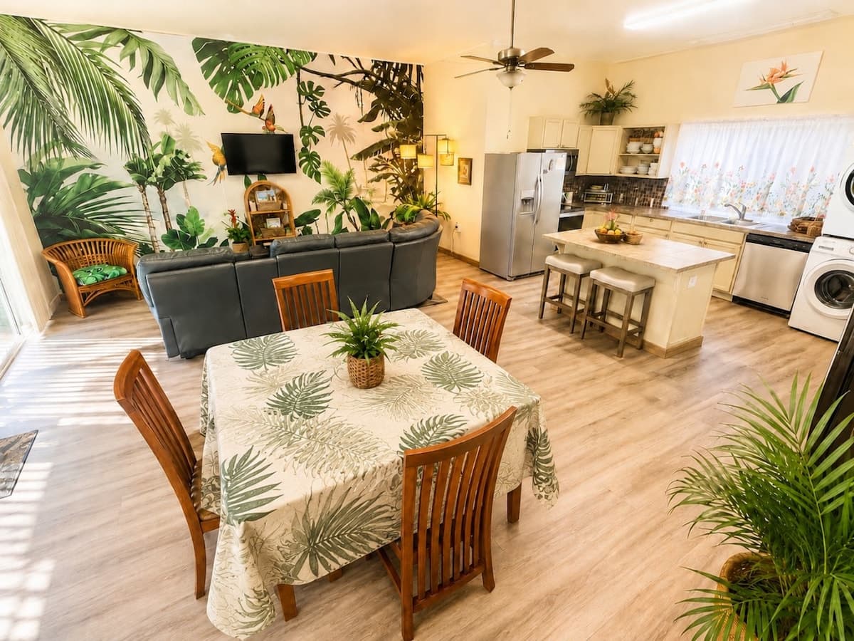 Home in Kailua-Kona · ★4.89 · 3 bedrooms · 5 beds · 1.5 baths - Photo 1