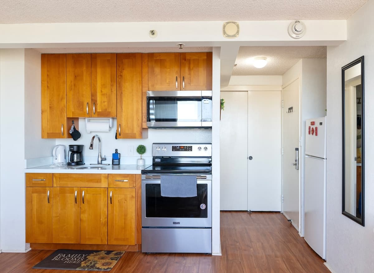 Condo in Honolulu · ★4.84 · Studio · 1 bed · 1 private bath - Photo 4