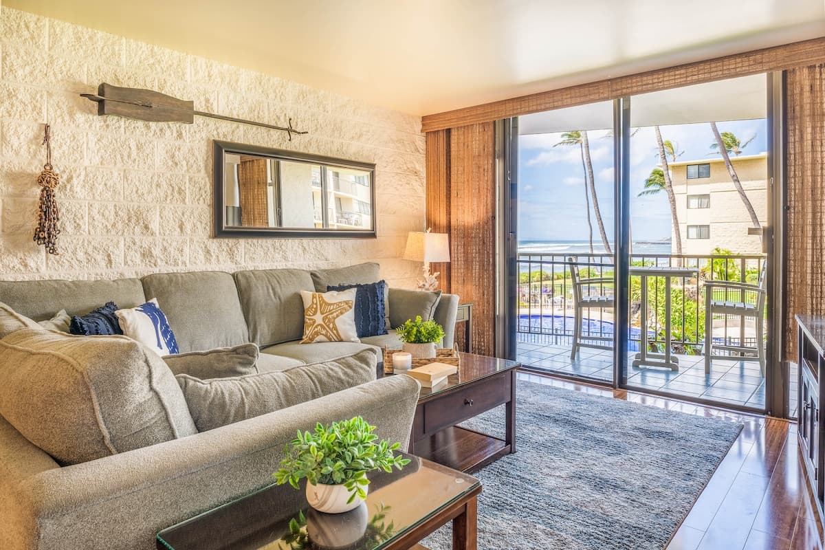 Condo in Wailuku · ★4.83 · 2 bedrooms · 4 beds · 2 private baths - Photo 3