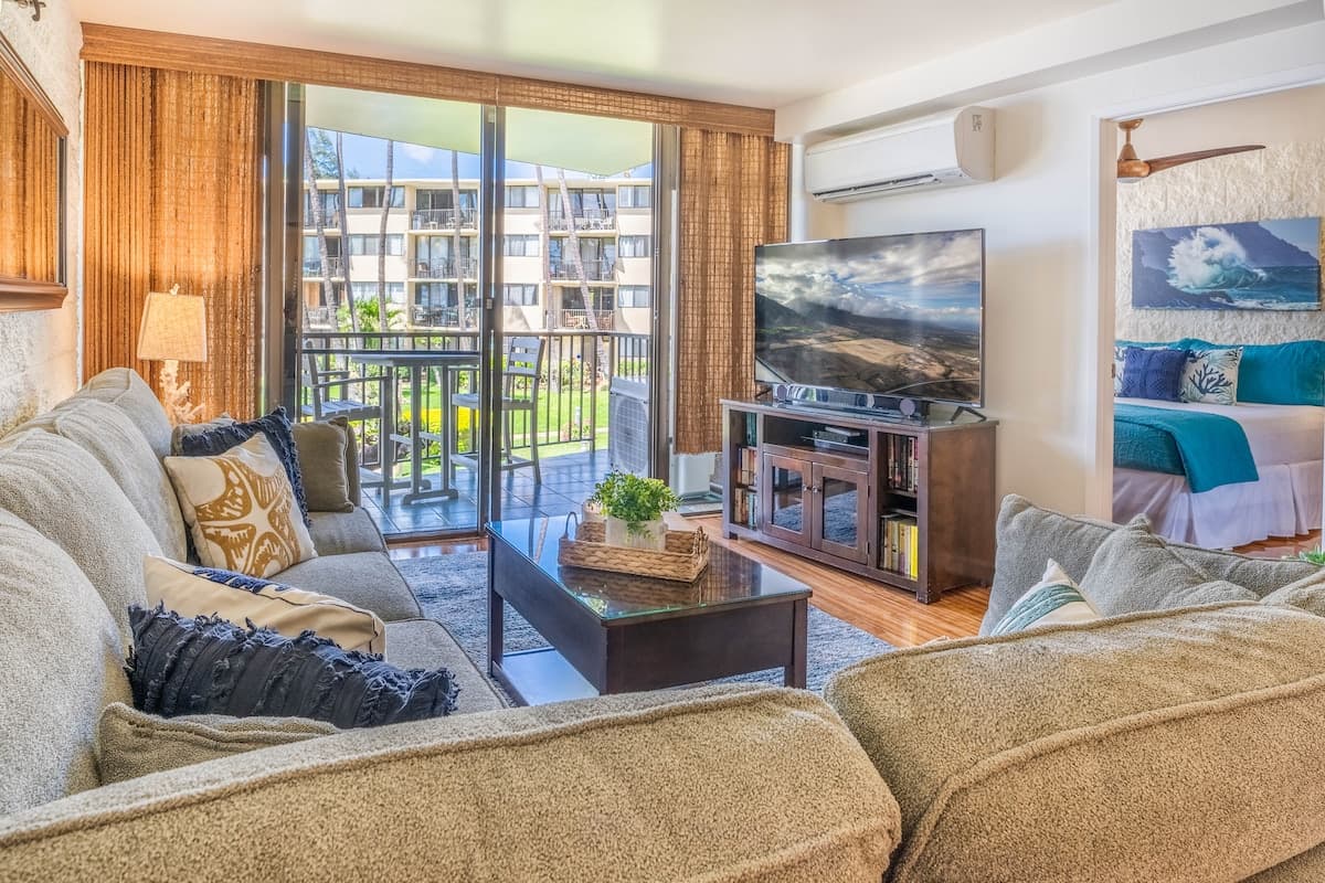 Condo in Wailuku · ★4.83 · 2 bedrooms · 4 beds · 2 private baths - Photo 2