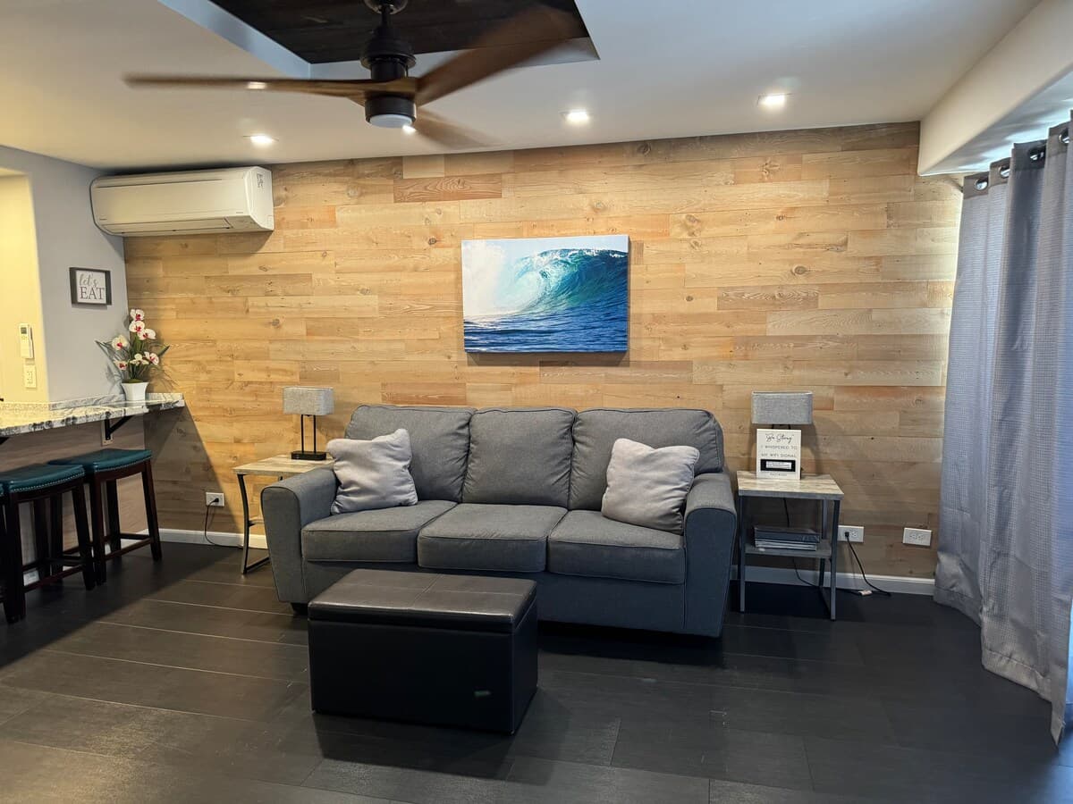 Condo in Honolulu · ★4.86 · 2 bedrooms · 3 beds · 1 private bath - Photo 1