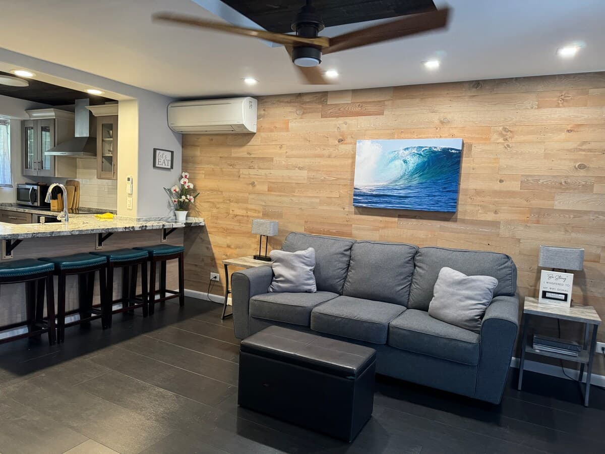Condo in Honolulu · ★4.86 · 2 bedrooms · 3 beds · 1 private bath - Photo 3