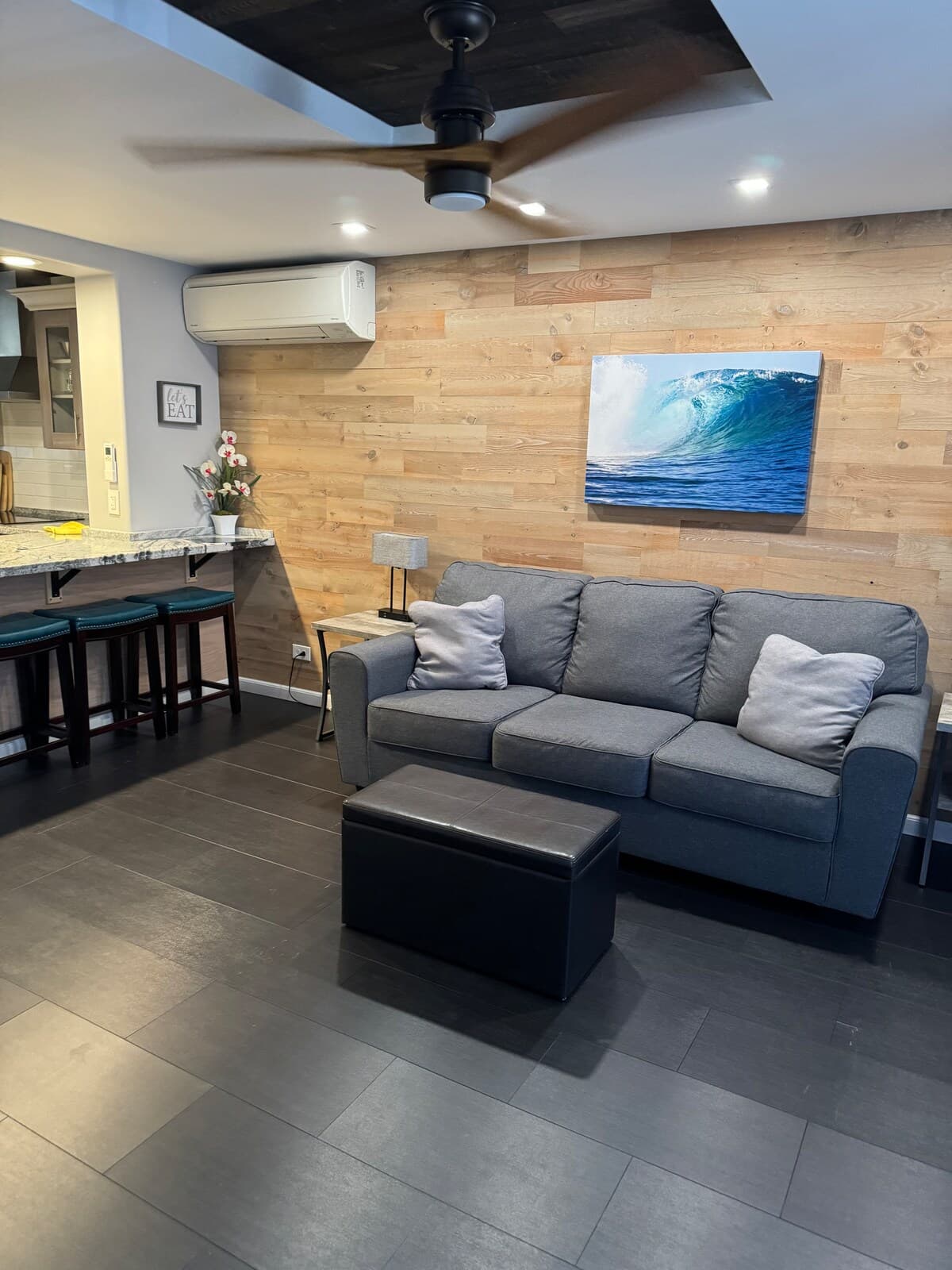 Condo in Honolulu · ★4.86 · 2 bedrooms · 3 beds · 1 private bath - Photo 4