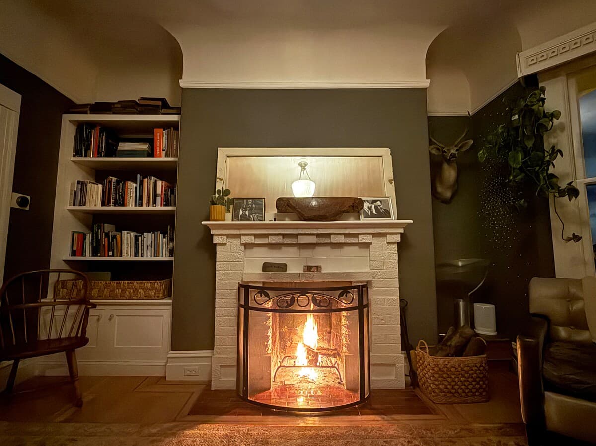 Artist's Light-Filled Sanctuary with Bay Views - Photo 2