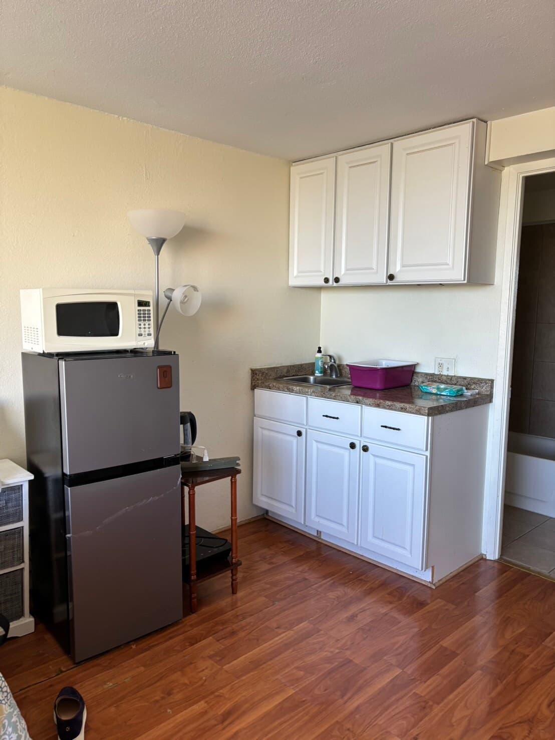 Condo in Honolulu · ★4.44 · Studio · 1 bed · 1 private bath - Photo 4