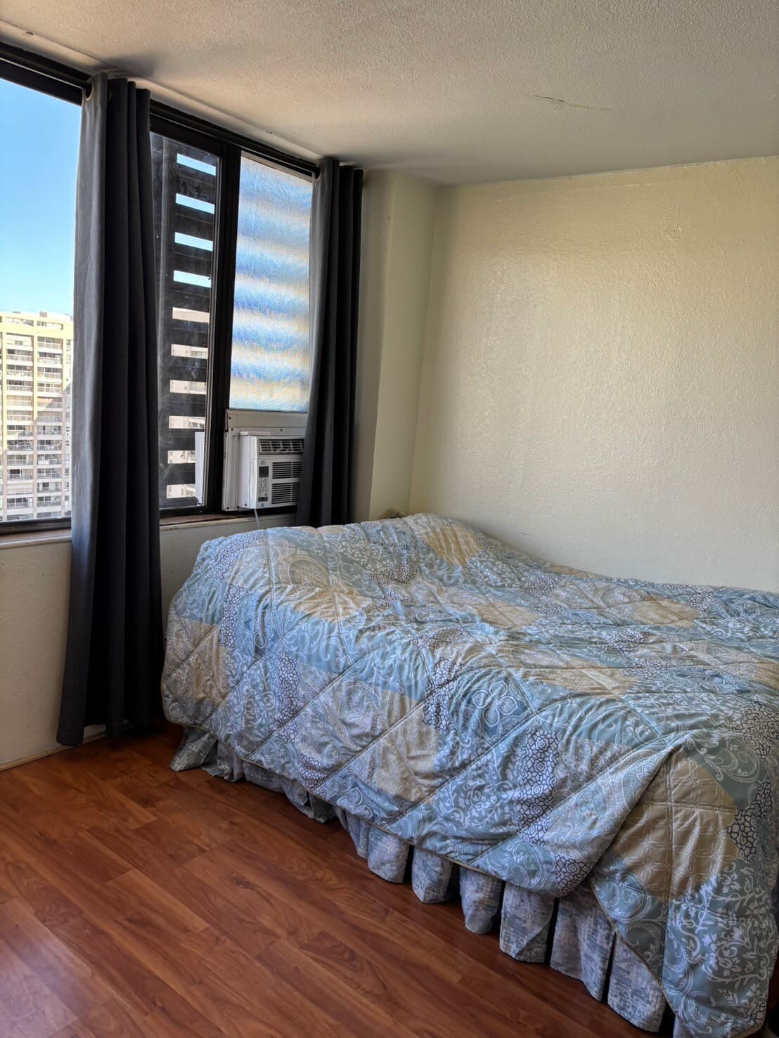 Condo in Honolulu · ★4.44 · Studio · 1 bed · 1 private bath - Photo 1